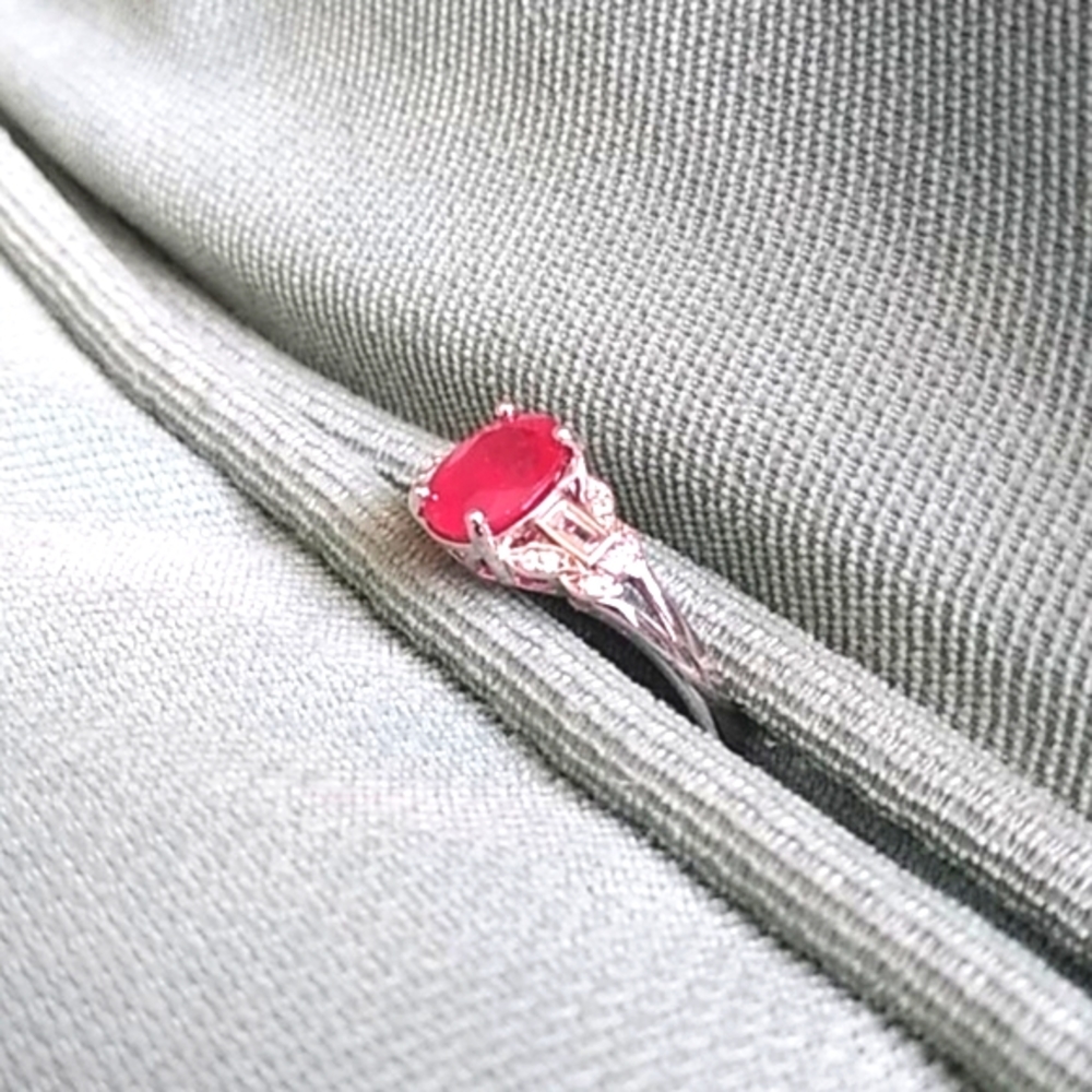 ❣️❣️ NIASSA RUBY, WHITE TOPAZ RING ❣️❣️ - Picture 2 of 5